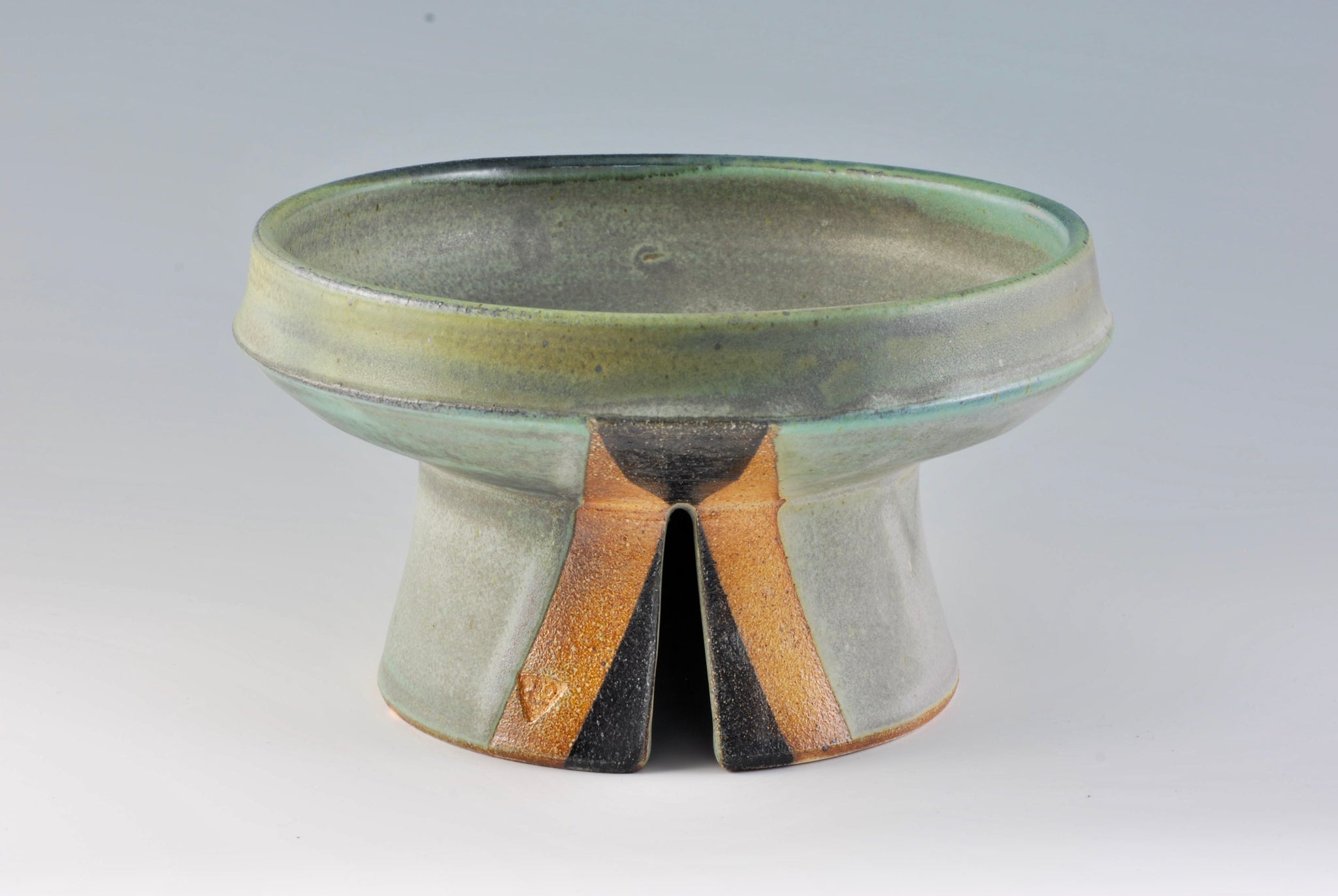 FOOTED BOWL 18
